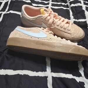 Nike Women's Peach and Light Blue Athletic Shoes